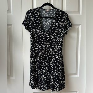 PacSun | Lottie Moss Black Daisy Floral Mini Dress size SMALL